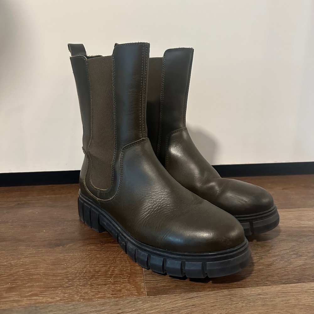 Shoe the Bear Copenhagen Green Chelsea Boot Size 41 (Women's 10)